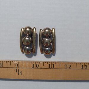 Clip Earrings - Gold tone